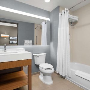 Upper Floors Queen Room