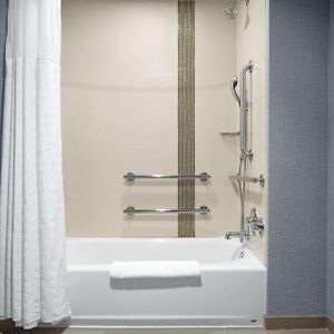Double Queen Room Accessible Tub Sofa Bed